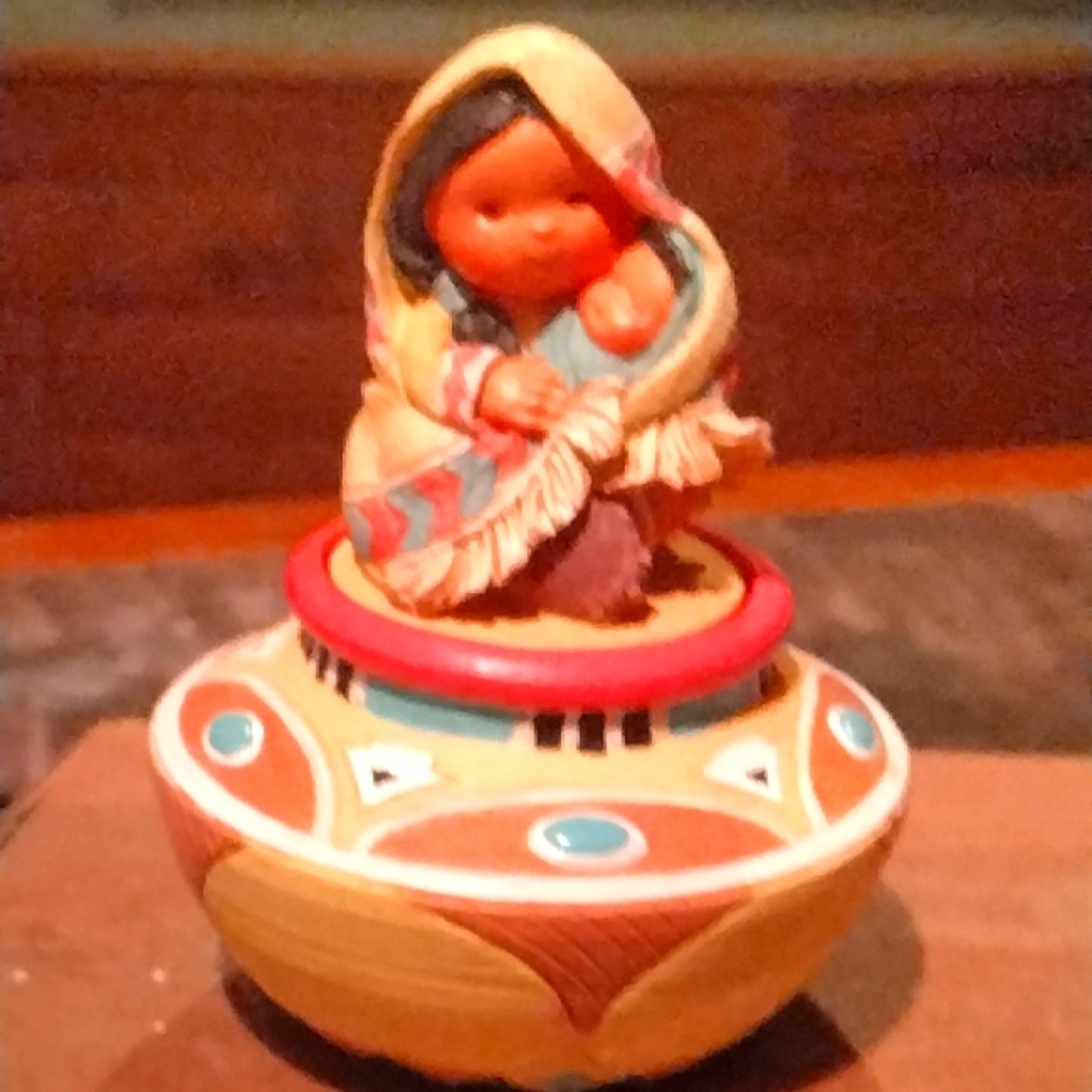 ENESCO Friends of The Feather "Love" Pottery No. 171778